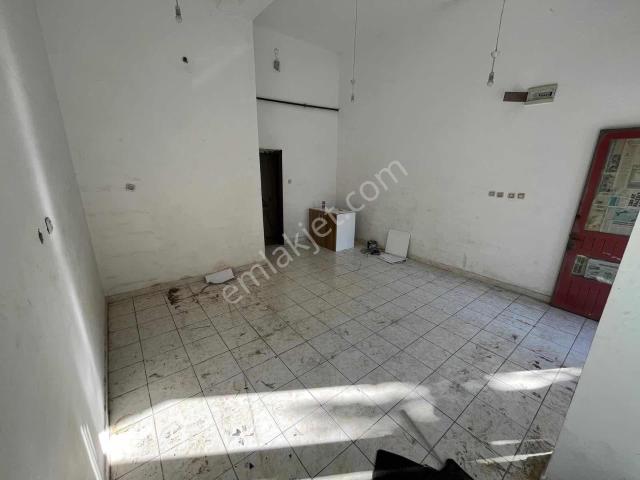 Mülk Emlak Ofisinden Pazar Yakını 30 M2 Kiralık Kepenkli Dükkan