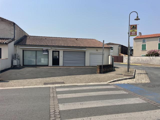 MUR COMMERCIAL COULON