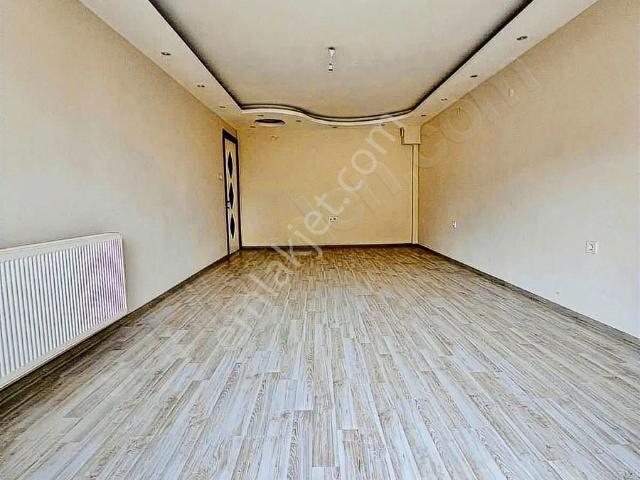 Muradiye 1 Mayıs Parkına Yakın 3+1 145m2 2.kat Satılık Arakat