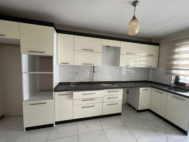 Muradiye Mahallesinde Ebeveyn Banyolu Ve Giyinme Odalı 3+1 Daire