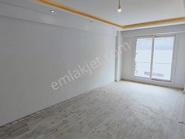 Muradiye Mahallesinde Pazar Yeri Civarinda 4+1 Satılık Dubleks