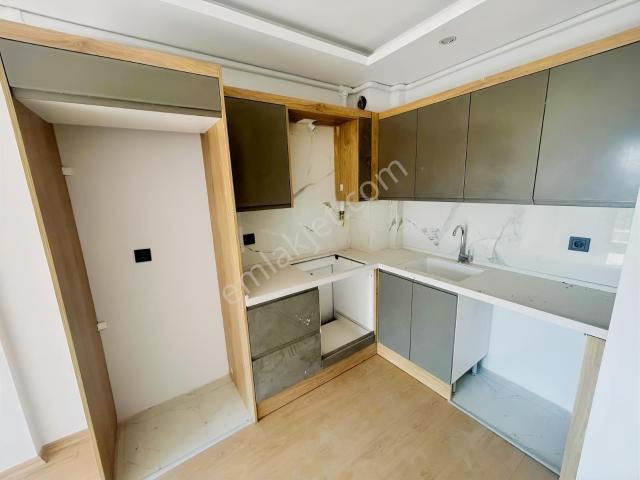 Muradiye Mah'sinde Site İçersinde Havuzlu 1+1 Satılık Daire