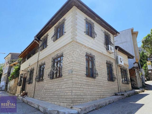 Muradiye'nin En Güzel Konumunda 5.5+1 240m2 Dubleks Müstakil Ev