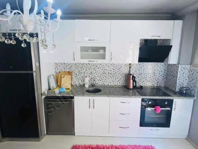 Muradiye'de 3+1 Asansörlü Ara Kat Önü Eşyalı Açık Dairemiz
