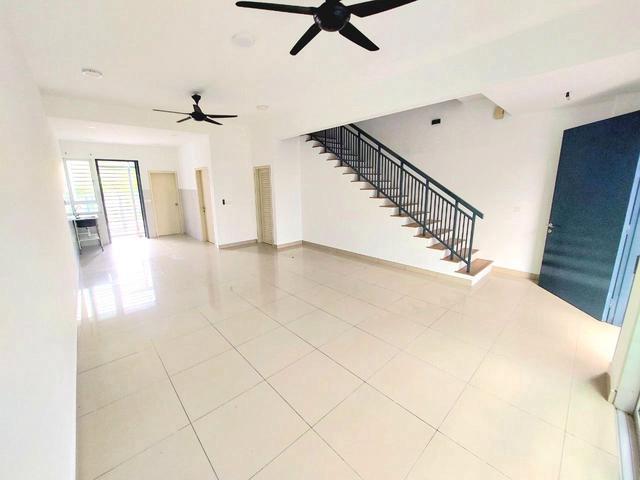 MURAH 2 Storey Terrace Laman Mawar Kota Seriemas Nilai