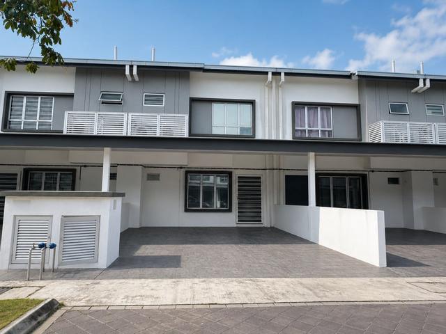 MURAH 2Storey Big parking Partially Furnished Near Surau gated guardd