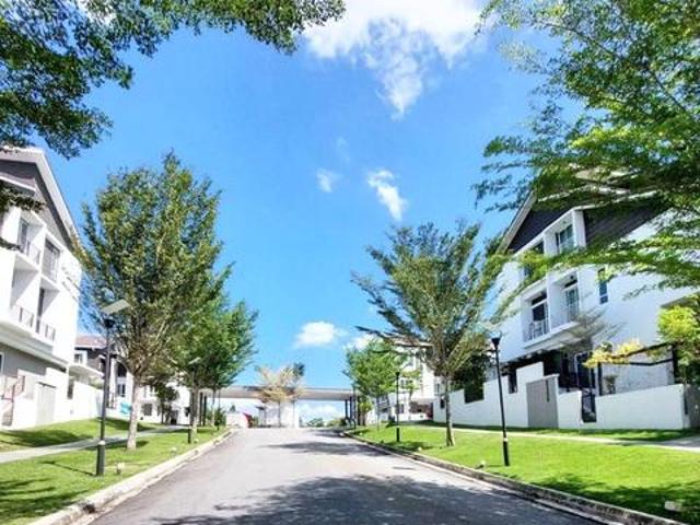 MURAH 3 Storey Tiara South Semenyih FOR SALE