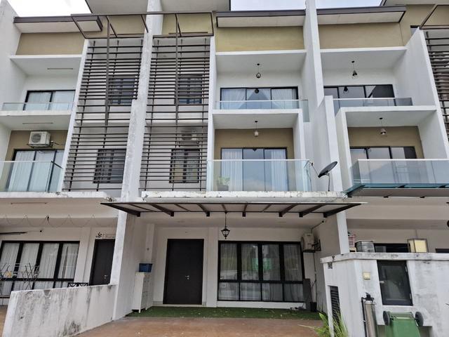 MURAH 3 Storey Superlink Terrace House Anggun 3 Kota Emerald