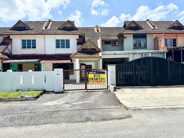 MURAH REFURBISHED Double Storey Terrace Jalan Cempakasari Rawang