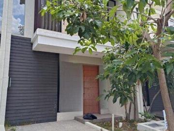 MURAH SIAP HUNI Rumah 2 Lantai UNDER 1M Citraland Surabaya Barat