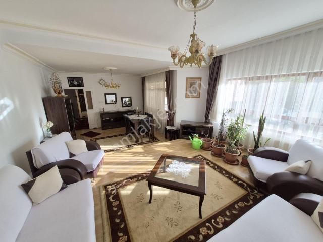 Murat Türkmen'den eşyalı_kiralık Merkezi_konumda Site_dairesi