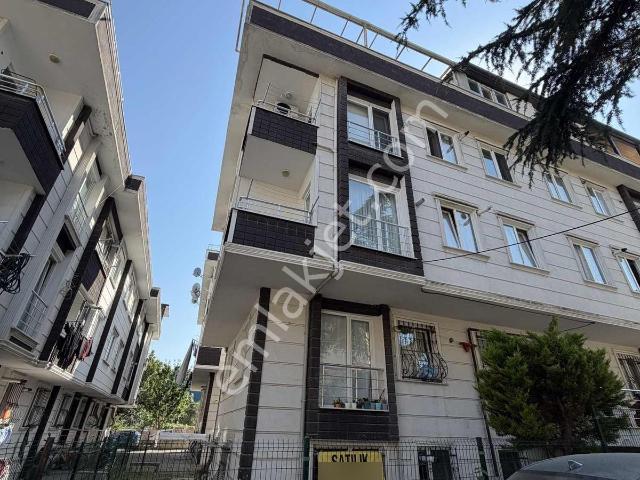 Büyükçekmece Murat Paşa Mahallesinde Satılık Yarı Bodrum 2+1