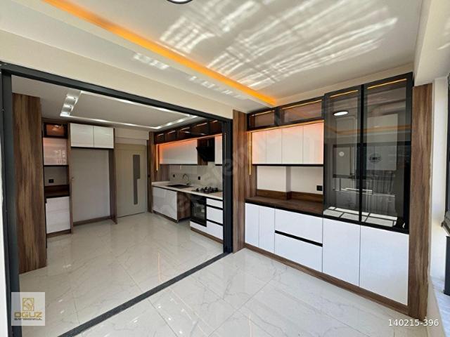 MURATBEYDE AYRICALIKLI YAŞAM HAVUZLU SİTEDE 3+1 DAİRE 150m