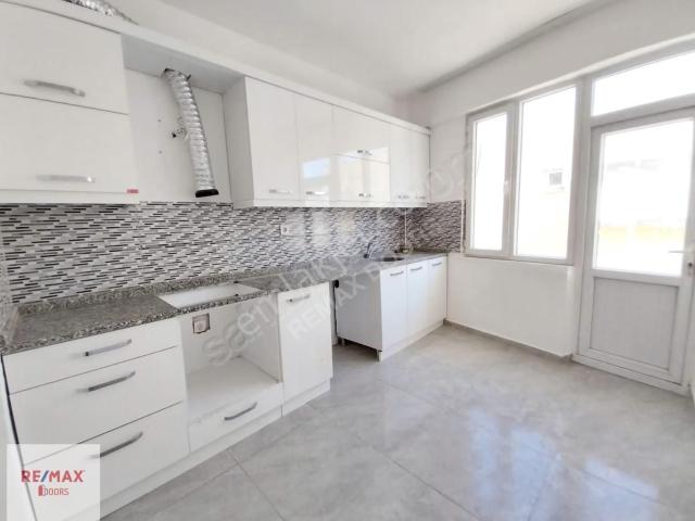 Muratpaşa' Da Satılık 2+1 Geniş. Masrafsız Daire/de
