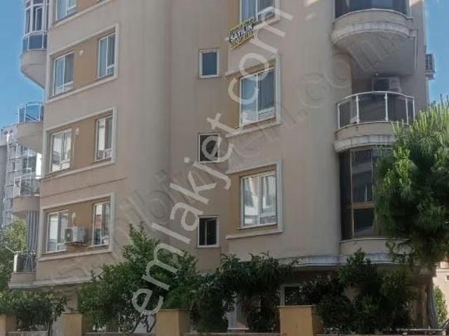 Muratpaşa Kızıltoprak Mahallesi'nde Satılık 2+1 Ara Kat