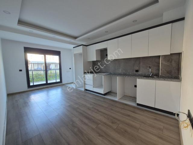 Muratpaşa Yeşildere'de Kapalı Otoparklı Havuzlu Y. Grş 1+1 Daire