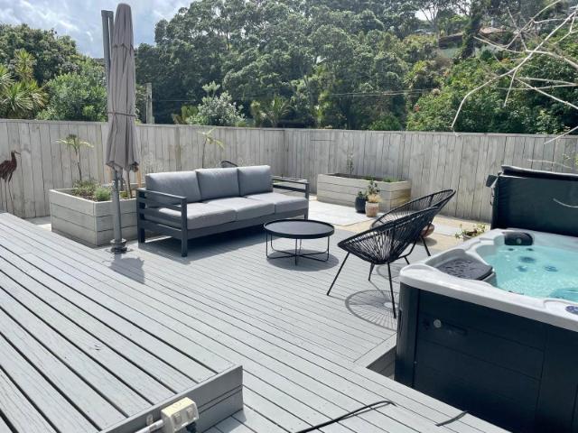 muriwai beach, 4 bedrooms