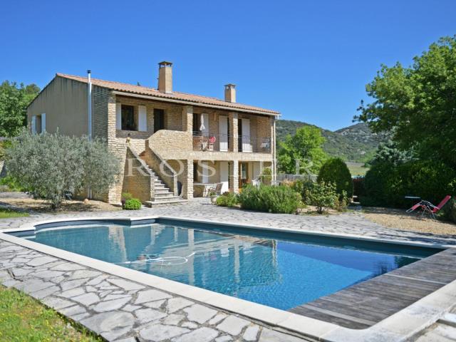 Murs: maison en pierres avec piscine dans la campagne 180m² Murs