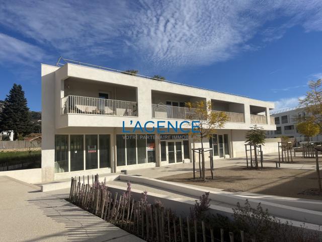 Murs commerciaux neuf de 101m2 avec acces PMR