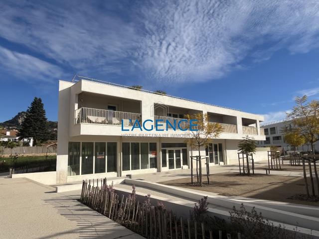 Murs commerciaux neuf de 150m2 avec acces PMR