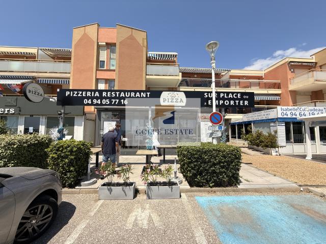 Mûrs commerciaux occupés Front de mer Cavalaire
