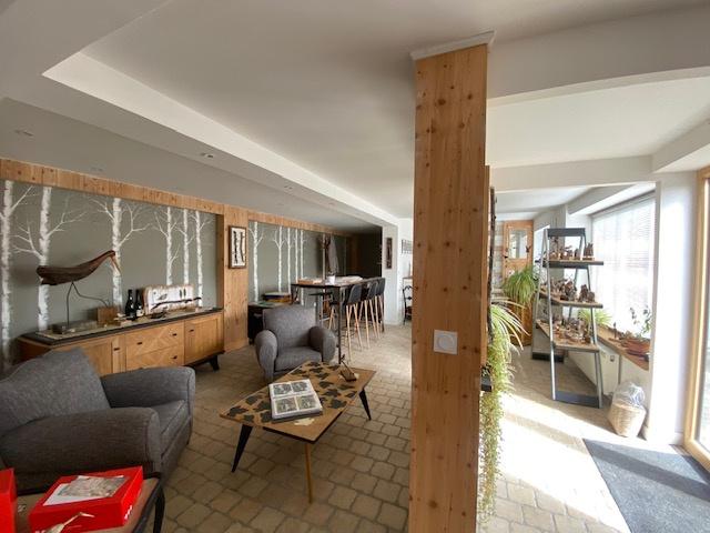 MURS COMMERCIAUX AVEC BUREAUX, SHOWROOM, ATELIER ET CAVE INVESTISSEMENT LOCATIF RENTABLE