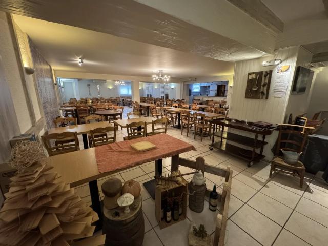 MURS COMMERCIAUX À VENDRE 30 MNS BAYONNE AVEC APPARTEMENT DE FON