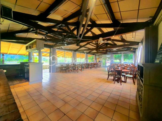 MURS COMMERCIAUX ANCIEN RESTAURANT PARKING PRIVÉ REVENUS PHOTOVOLTAÏQUES