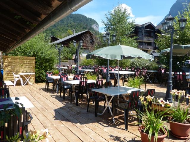Murs commerciaux, Fonds de commerce, et appartement T5 à vendre SAMOENS 74