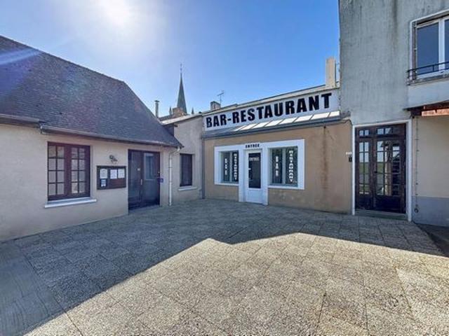 MURS COMMERCIAUX JOUE EN CHARNIE / 72540