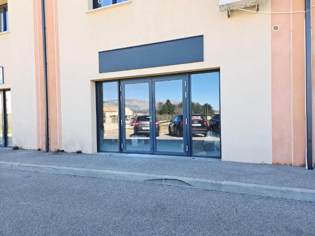 MURS COMMERCIAUX LIBRES, Local commercial, Emplacement stratégique à Pourrières