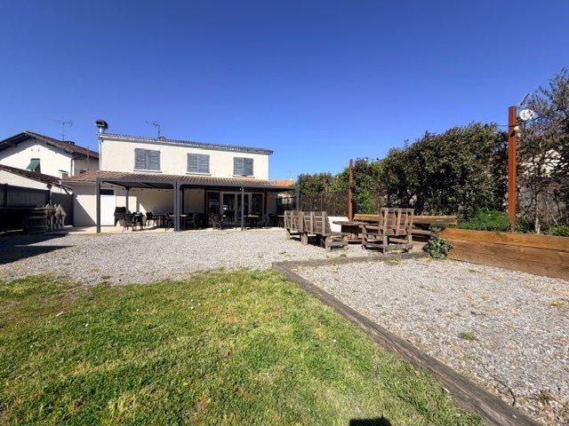 Murs Commerciaux /Professionnels Et Appartement 248m² Gabarret