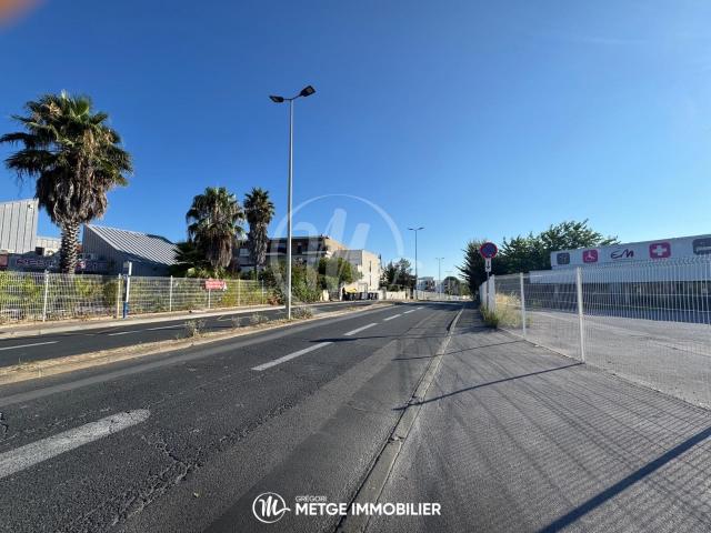 MURS COMMERCIAUX 1ere LIGNE A VENDRE Montpellier: deux lo. 860m² Montpellier
