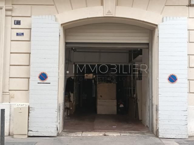 Murs de local commercial 13001 avec extérieur