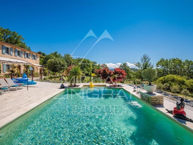 Murs – Élégante Bastide avec Vue Panoramique sur le Luberon 337m² Gordes