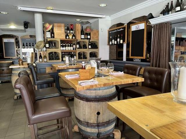 Murs & Fonds: Institution Gastronomique au Cur d'Orange  Forte Croissance