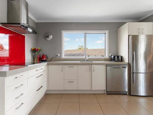 MUST BE SOLD! TOTARA HEIGHTS