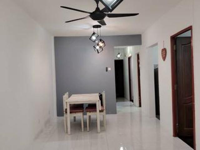 MUST VIEW RenoExtended3R 2B 2 Car Park Near MRT Walk to everywhere