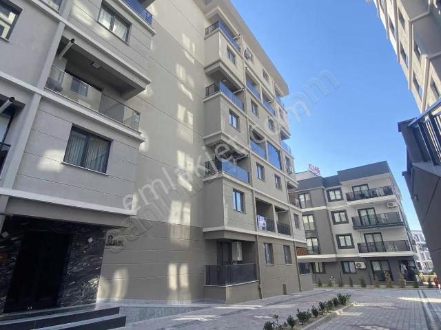 Mustafa Kemal'de Güvenlikli Sitede Geniş & Balkonlu 1+1