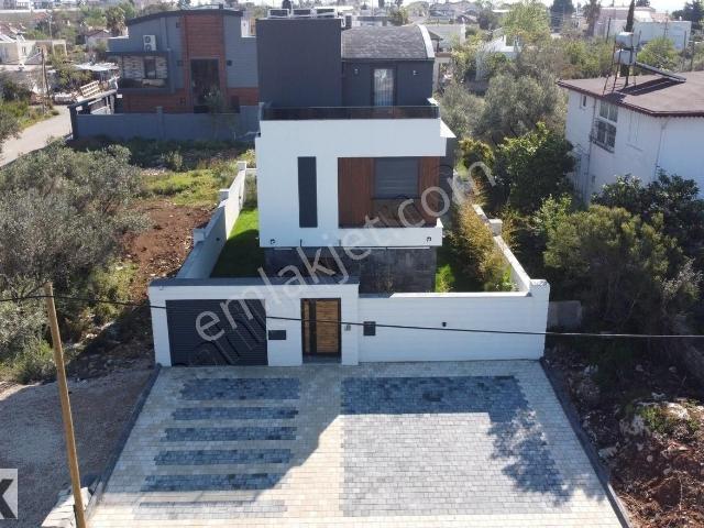 Müstakil 4+1 Villa Havuzlu