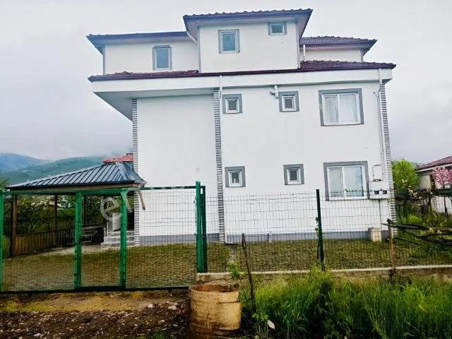 Müstakil Tapu 3 Katlı 3 Daireden Oluşan Bahceli Evler