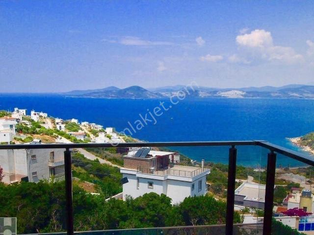 Müstakil Yeni Villa Eşsiz Manzaralı Özel Plajlı Koyu Olan Lüks Yapılmış Sıfır Yapım Güvenlikli Site
