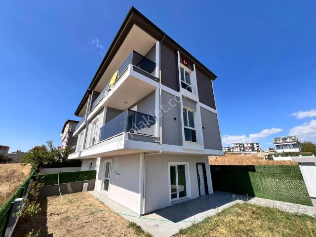 Müstakil Güney Cephe Deniz Manzaralı Merkezi Konumda Villa