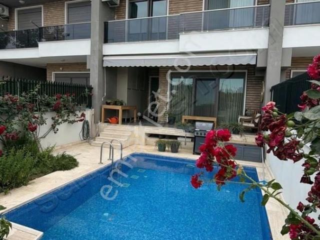 Müstakil Isıtmalı Havuz Kapalı Otopark 5+1 Lüks Villa