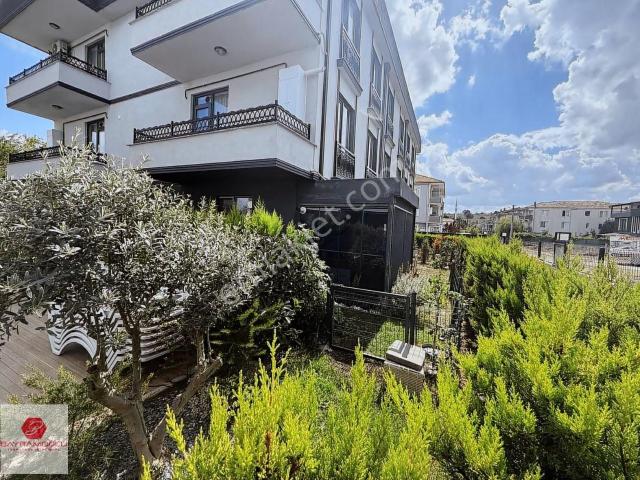 Müstakil Kış Bahçeli Havuzlu Sitede 2+1