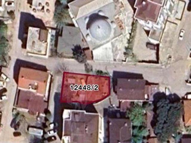 Müstakil parselde üçte bir hissemiz satılıktır yatırımlık