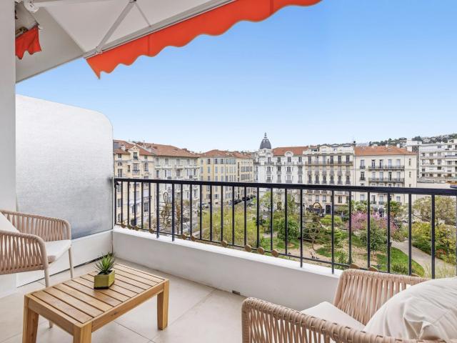 Musiciens — rénové 44 m² avec terrasse, vue dégagée sur la P. 43m² Nice