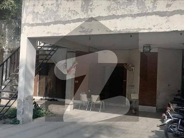 Muslim Town House For Sale Sized 1 Kanal