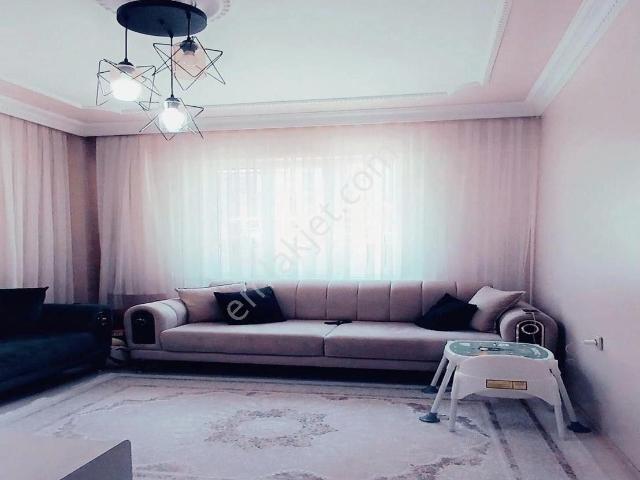 Müslüm Emlaktan Cihangirde 2+1 Düz Giriş Metrobüse Yakın Daire