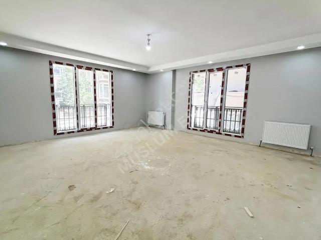 Müslüm Emlaktan Cihangirde 2+1 Otoparklı Sıfır Kullanışlı Daire